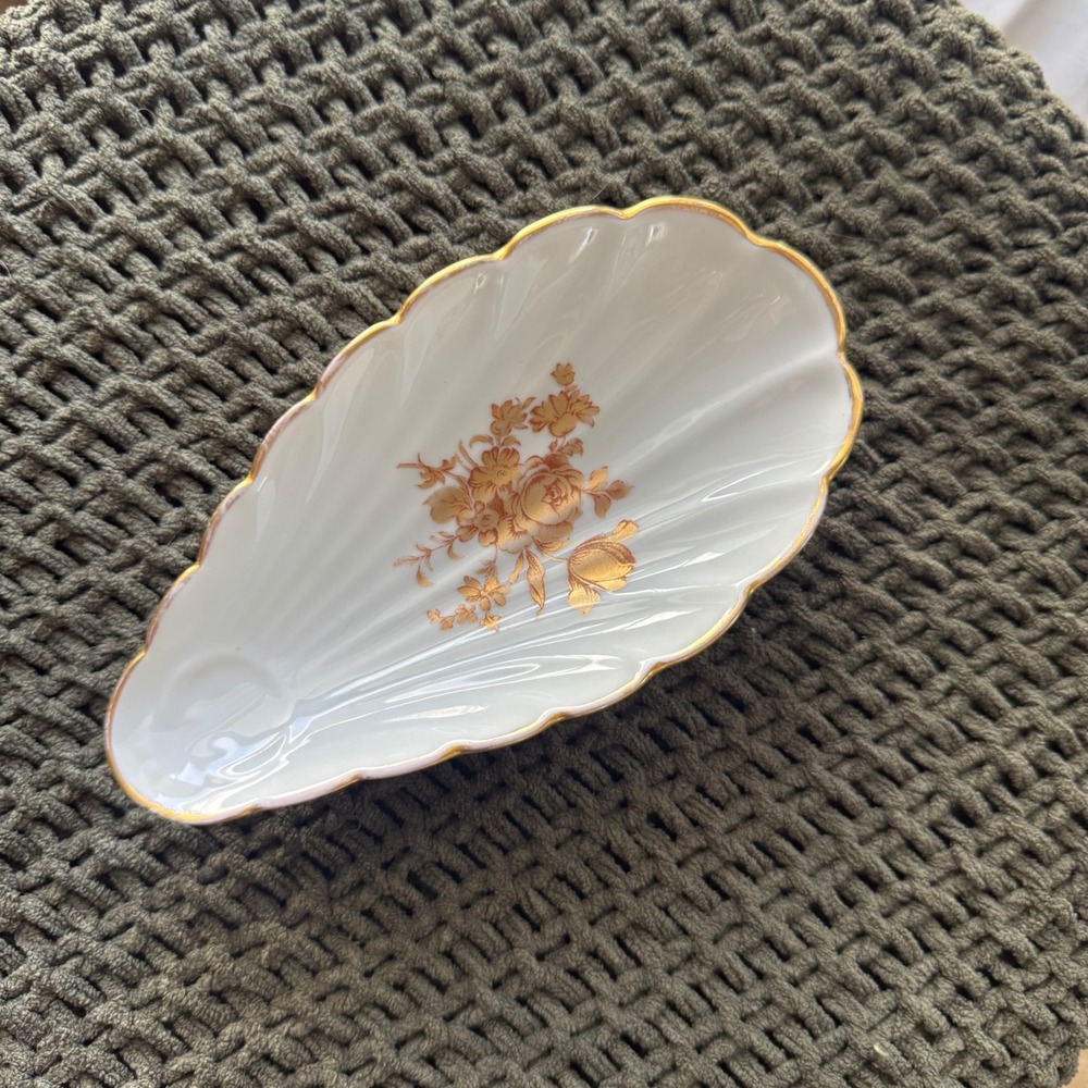 Limoges France Porcelain Scalloped Shell Trinket Dish Gold Rim White 5.75 Inch
